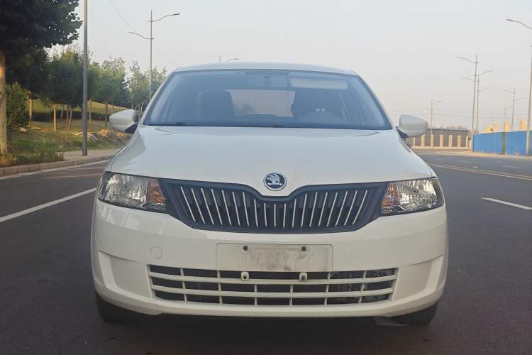 Used Skoda Rapid 2016 1.4L Manual Front-Wheel Drive Model Exterior 1