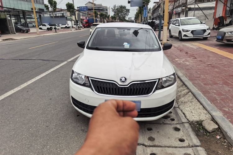 Used Skoda Rapid 2016 1.6L Automatic Front-Wheel Drive Model Exterior 1