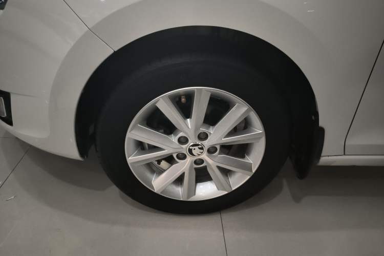 Used Skoda Rapid 2016 1.6L Automatic Chuanxing Edition Exterior 1