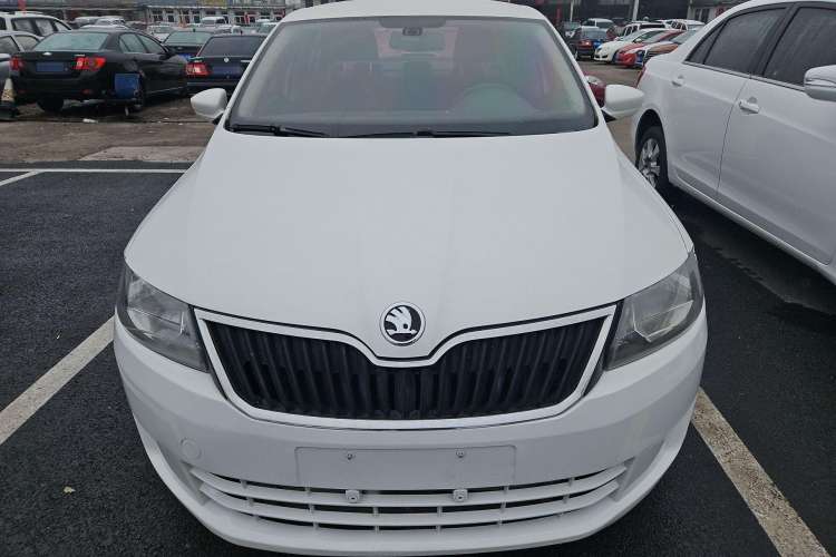 Used Skoda Rapid 2016 1.6L Automatic Front-Wheel Drive Model Exterior 1