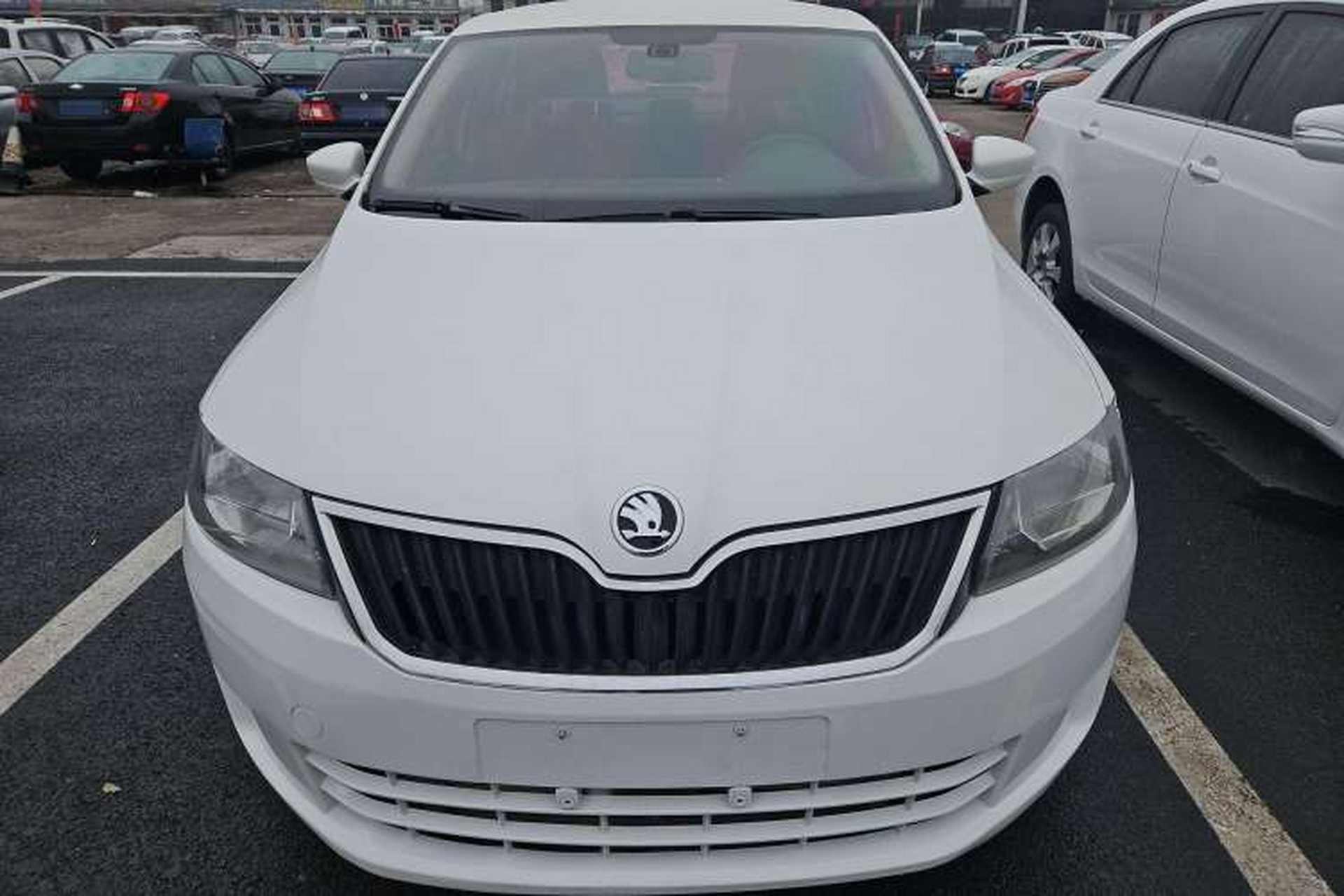 Used Skoda Rapid 2016 1.6L Automatic Front-Wheel Drive Model Exterior 1