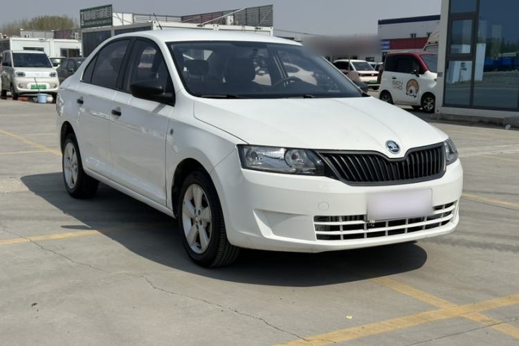 Used Skoda Rapid 2016 1.4L Manual Front-Wheel Drive Model Exterior 1