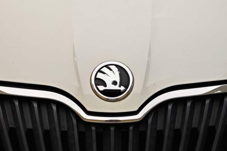 Used Skoda Rapid 2016 1.6L Automatic Chuanxing Edition Exterior 11