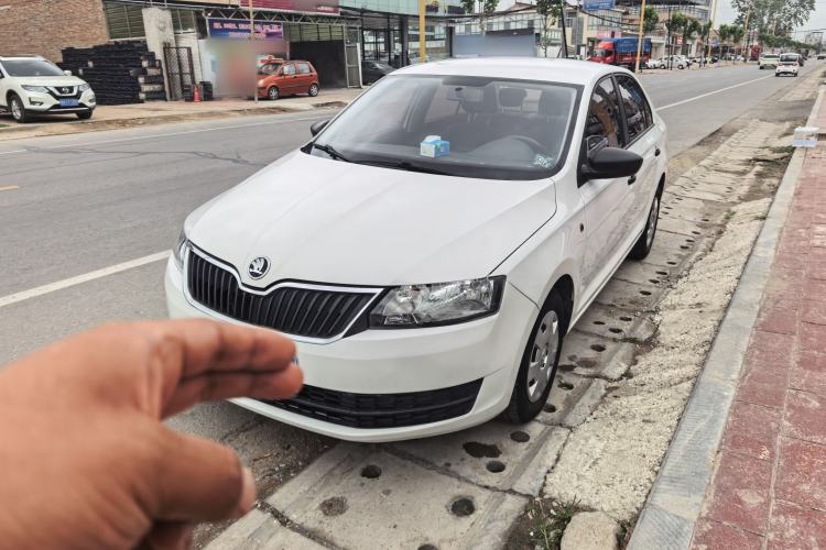 Used Skoda Rapid 2016 1.6L Automatic Front-Wheel Drive Model Exterior 2