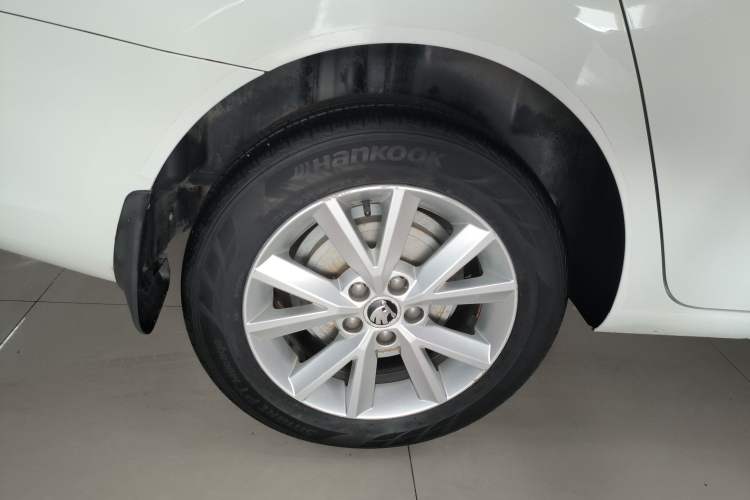 Used Skoda Rapid 2016 1.6L Automatic Chuanxing Edition Exterior 2