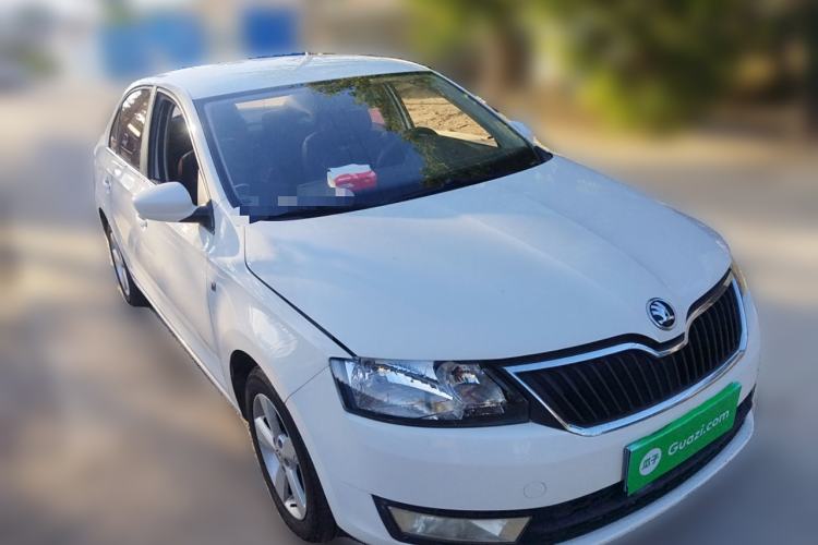 Used Skoda Rapid 2016 1.6L Manual Front-Wheel-Drive Version Exterior 2
