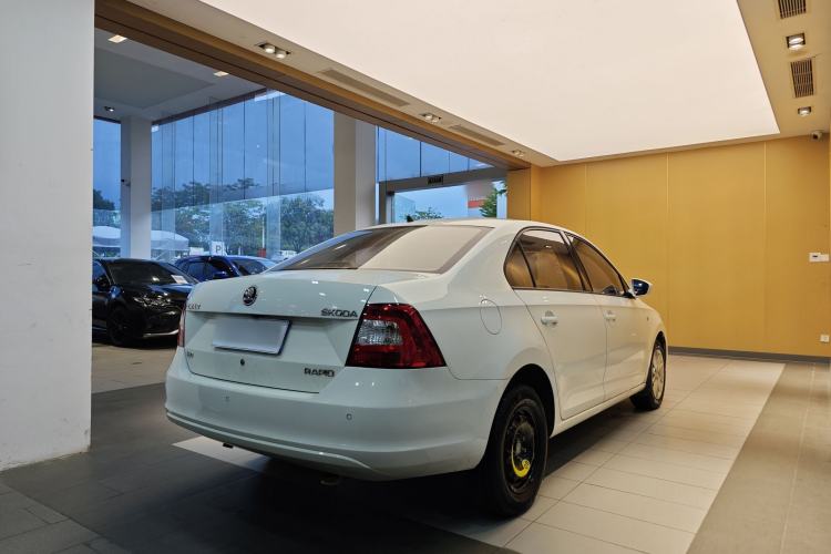 Used Skoda Rapid 2016 1.6L Automatic Chuanxing Edition Exterior 2