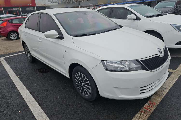 Used Skoda Rapid 2016 1.6L Automatic Front-Wheel Drive Model Exterior 2
