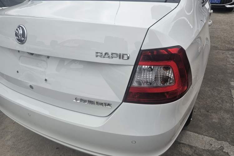 Used Skoda Rapid 2016 1.6L Automatic Chuanxing Edition Exterior 3