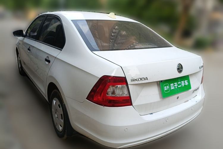 Used Skoda Rapid 2016 1.4L Manual Front-Wheel Drive Model Exterior 3