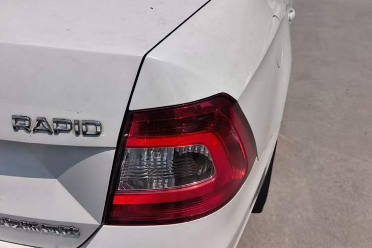 Used Skoda Rapid 2016 1.6L Automatic Chuanxing Edition Exterior 3