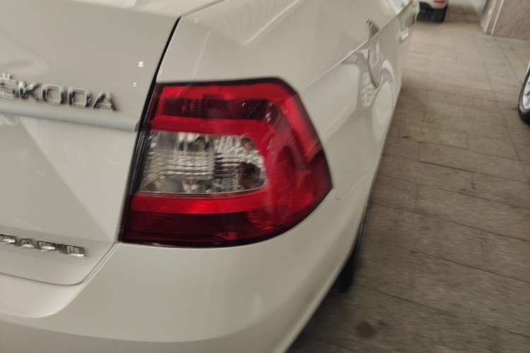 Used Skoda Rapid 2016 1.6L Automatic Chuanxing Edition Exterior 3