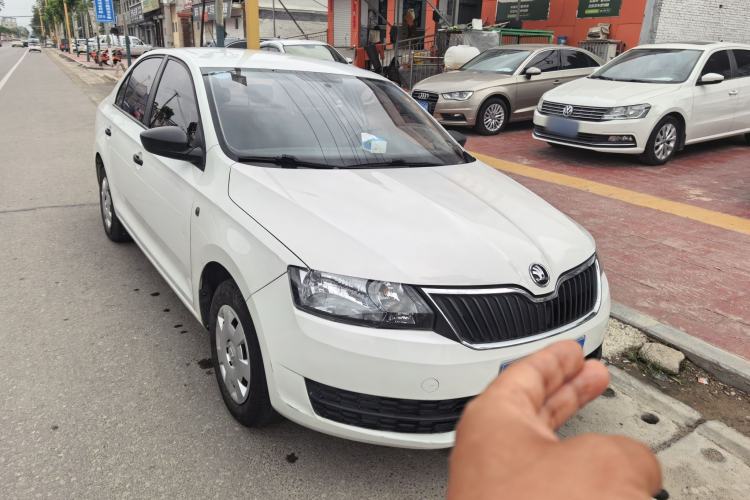 Used Skoda Rapid 2016 1.6L Automatic Front-Wheel Drive Model Exterior 3