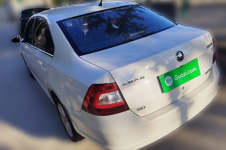 Used Skoda Rapid 2016 1.6L Manual Front-Wheel-Drive Version Exterior 3