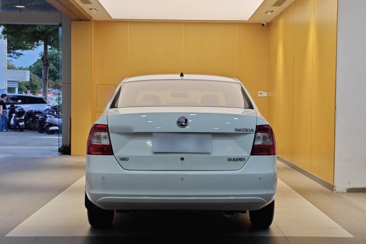 Used Skoda Rapid 2016 1.6L Automatic Chuanxing Edition Exterior 3