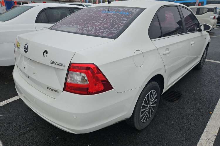 Used Skoda Rapid 2016 1.6L Automatic Front-Wheel Drive Model Exterior 3