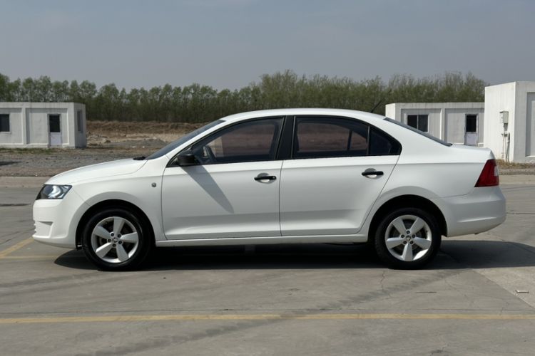 Used Skoda Rapid 2016 1.4L Manual Front-Wheel Drive Model Exterior 3