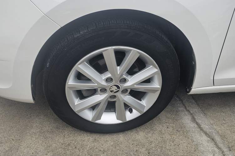 Used Skoda Rapid 2016 1.6L Automatic Chuanxing Edition Exterior 4