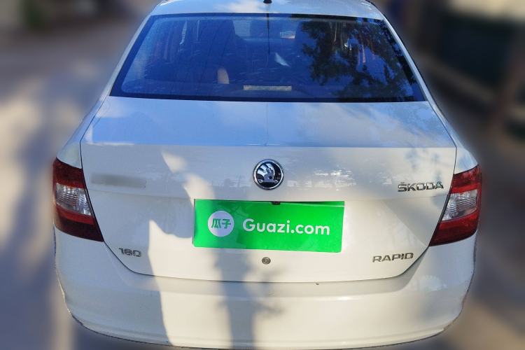 Used Skoda Rapid 2016 1.6L Manual Front-Wheel-Drive Version Exterior 4