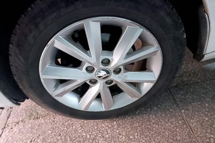 Used Skoda Rapid 2016 1.6L Automatic Chuanxing Edition Exterior 4