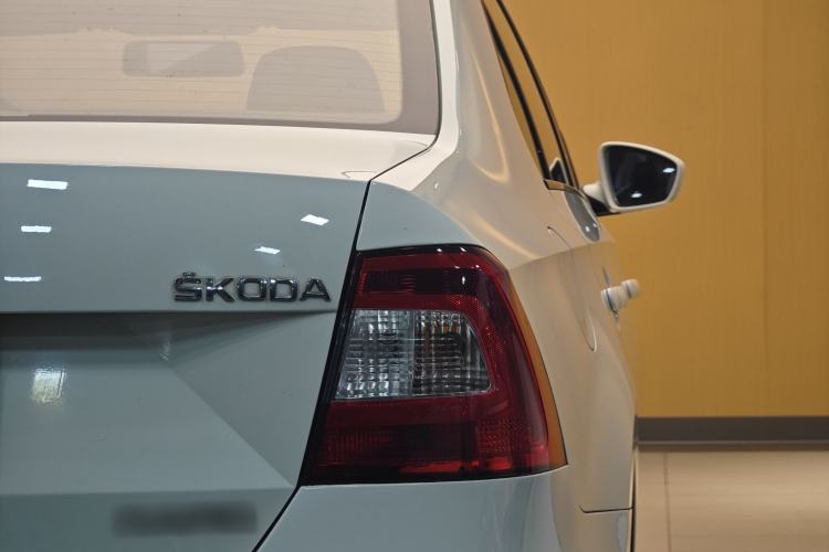 Used Skoda Rapid 2016 1.6L Automatic Chuanxing Edition Exterior 4