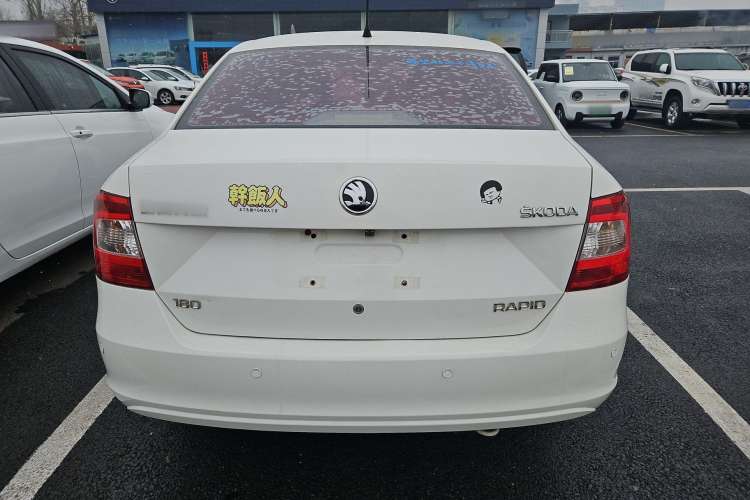 Used Skoda Rapid 2016 1.6L Automatic Front-Wheel Drive Model Exterior 4