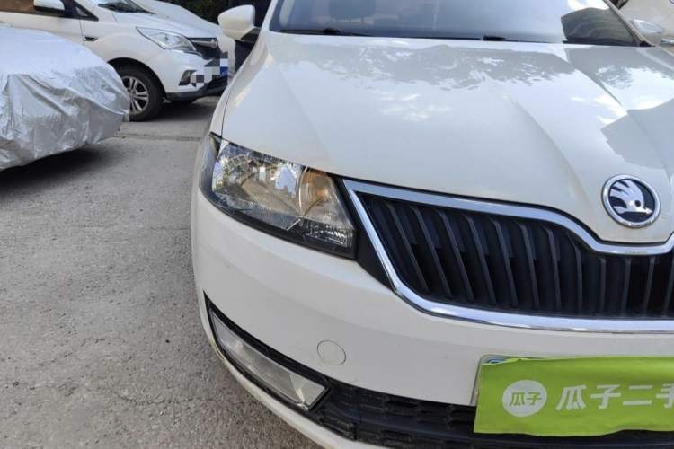Used Skoda Rapid 2016 1.6L Automatic Chuanxing Edition Exterior 4