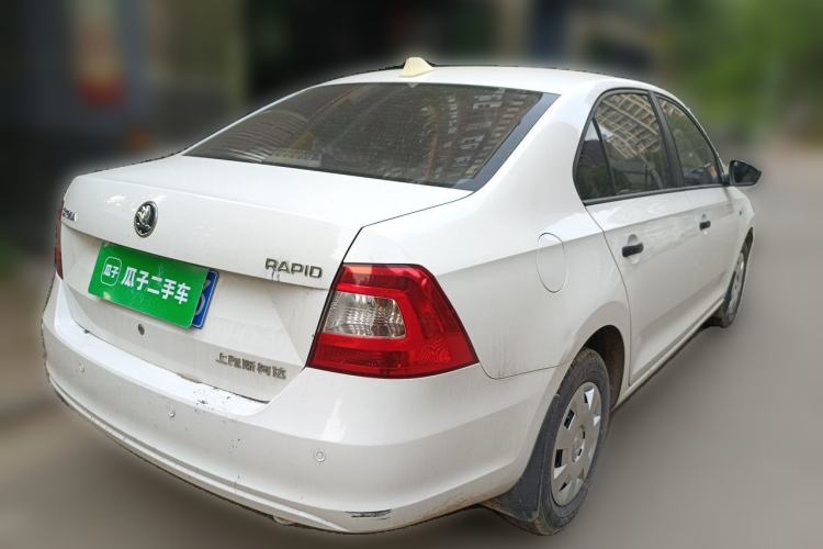 Used Skoda Rapid 2016 1.4L Manual Front-Wheel Drive Model Exterior 5