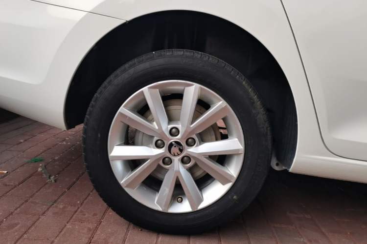 Used Skoda Rapid 2016 1.6L Manual Trend Edition Exterior 5