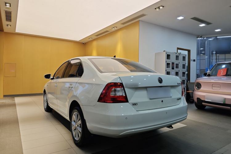 Used Skoda Rapid 2016 1.6L Automatic Chuanxing Edition Exterior 5