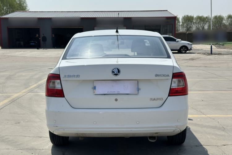 Used Skoda Rapid 2016 1.4L Manual Front-Wheel Drive Model Exterior 5