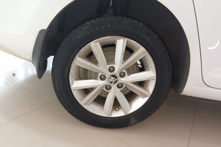 Used Skoda Rapid 2016 1.6L Automatic Chuanxing Edition Exterior 5