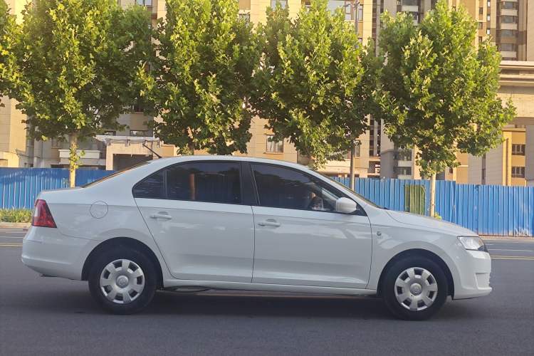 Used Skoda Rapid 2016 1.4L Manual Front-Wheel Drive Model Exterior 6
