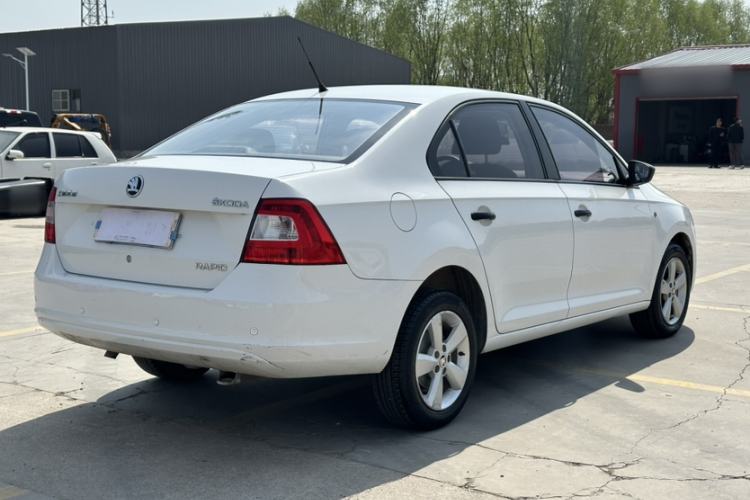 Used Skoda Rapid 2016 1.4L Manual Front-Wheel Drive Model Exterior 6