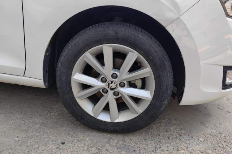 Used Skoda Rapid 2016 1.6L Automatic Chuanxing Edition Exterior 7