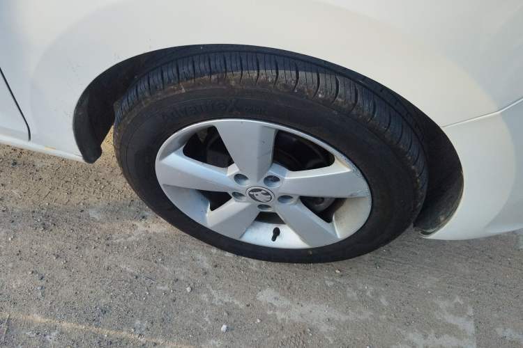 Used Skoda Rapid 2016 1.6L Manual Front-Wheel-Drive Version Exterior 7