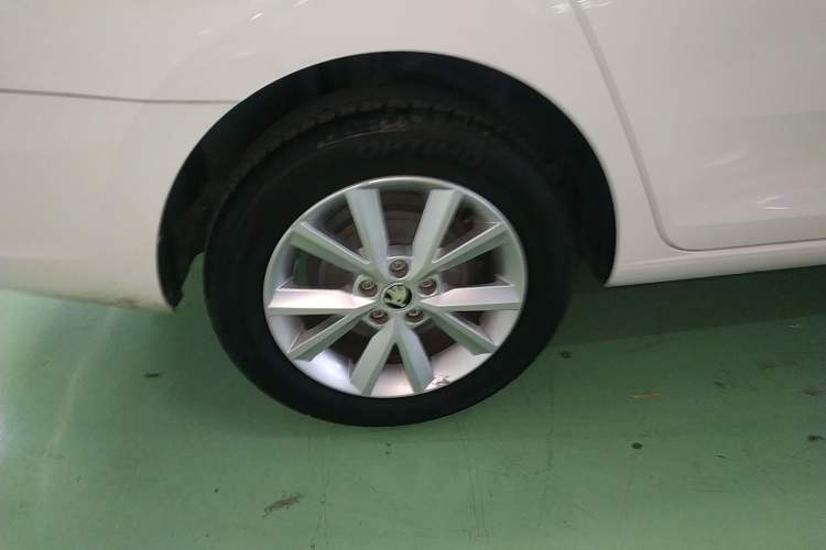Used Skoda Rapid 2016 1.6L Automatic Chuanxing Edition Exterior 8
