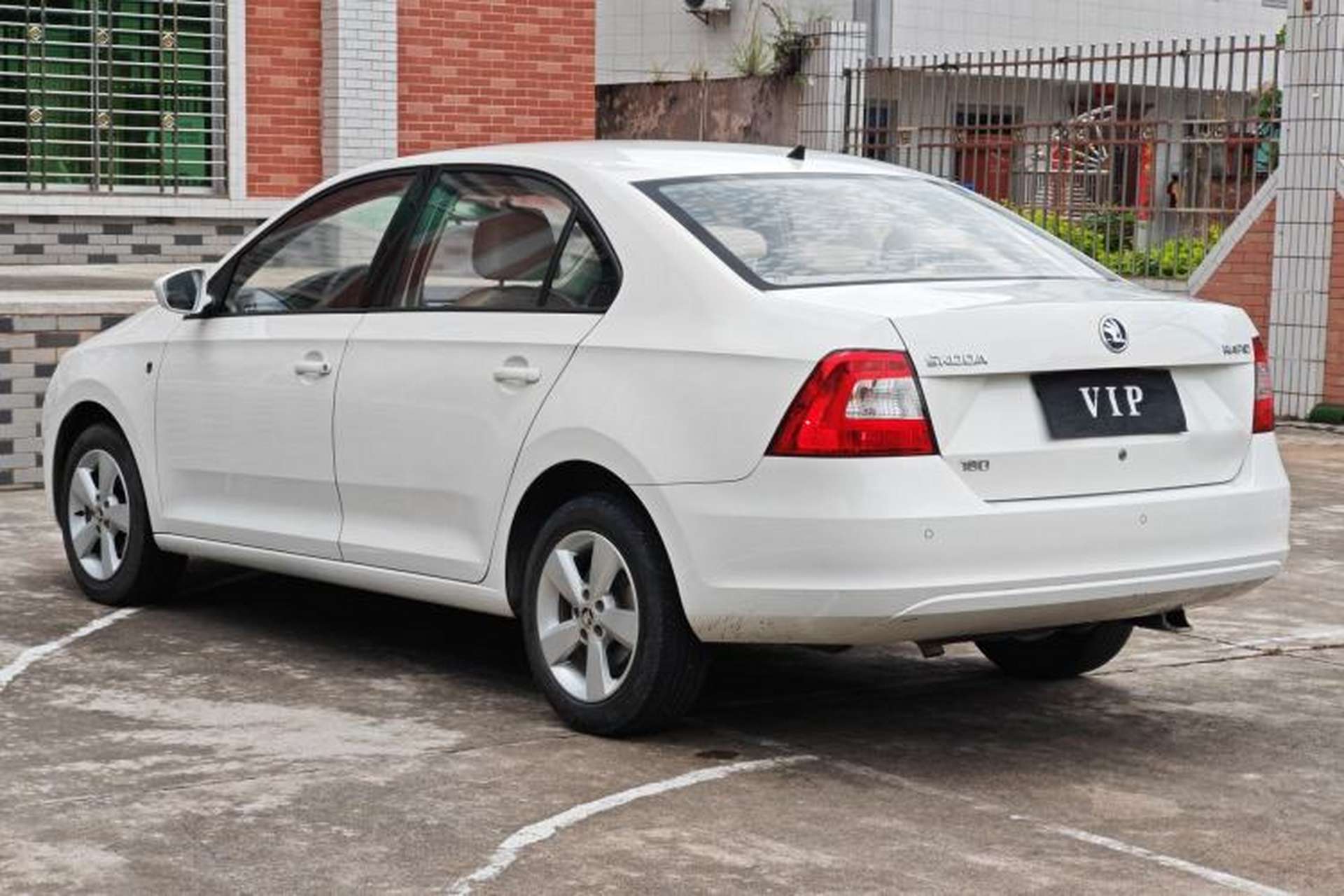 Used Skoda Rapid 2016 1.6L Automatic Chuanxing Edition Exterior 8