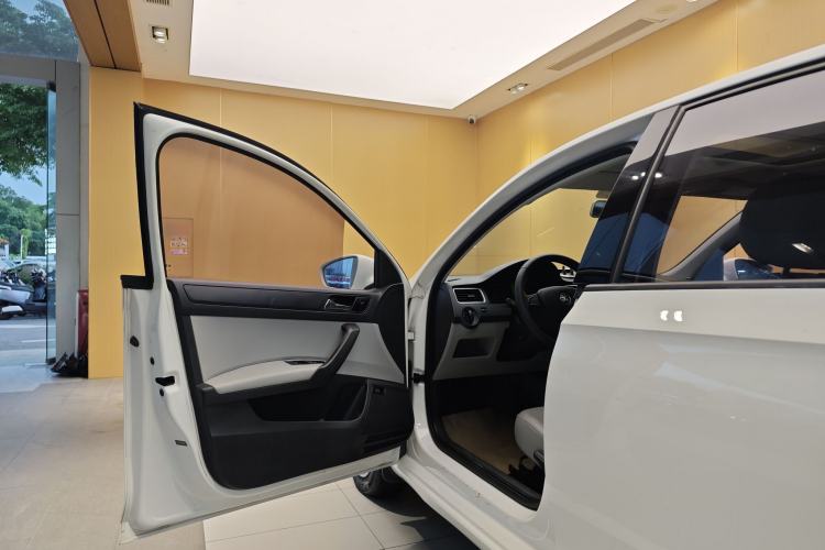 Used Skoda Rapid 2016 1.6L Automatic Chuanxing Edition Exterior 8