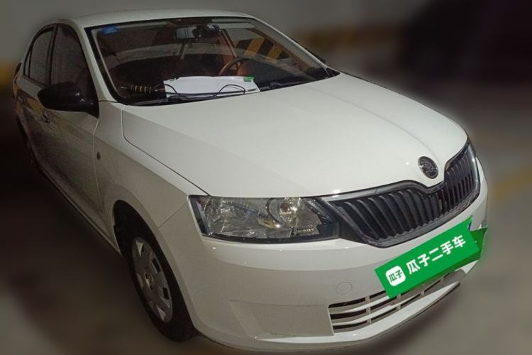 Used Skoda Rapid 2016 1.6L Manual Front-Wheel-Drive Version Front Right 45 Deg