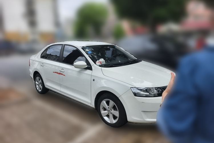 Used Skoda Rapid 2016 1.6L Manual Front-Wheel-Drive Version Front Right 45 Deg