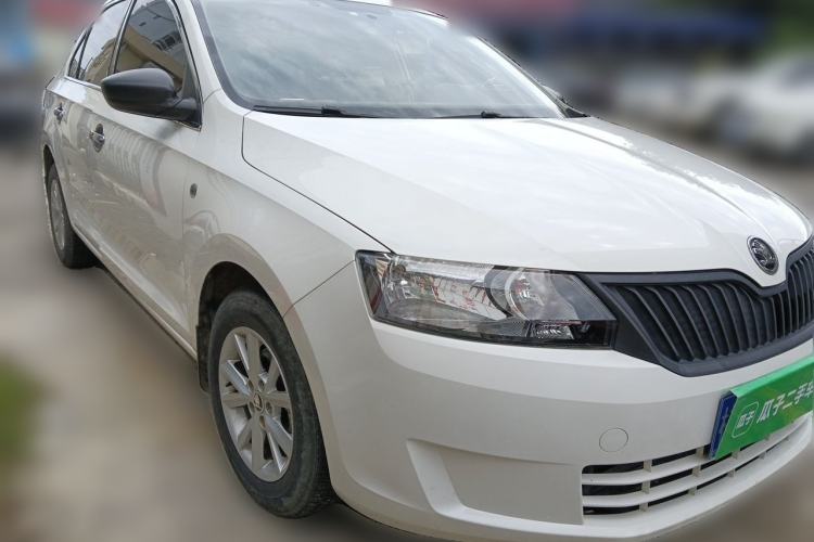 Used Skoda Rapid 2016 1.4L Manual Front-Wheel Drive Model Front Right 45 Deg
