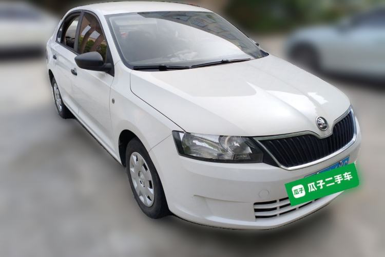 Used Skoda Rapid 2016 1.6L Manual Front-Wheel-Drive Version Front Right 45 Deg