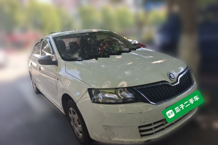 Used Skoda Rapid 2016 1.6L Manual Front-Wheel-Drive Version Front Right 45 Deg