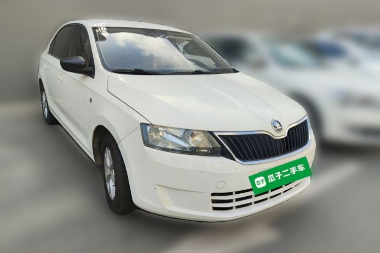 Used Skoda Rapid 2016 1.6L Manual Front-Wheel-Drive Version Front Right 45 Deg
