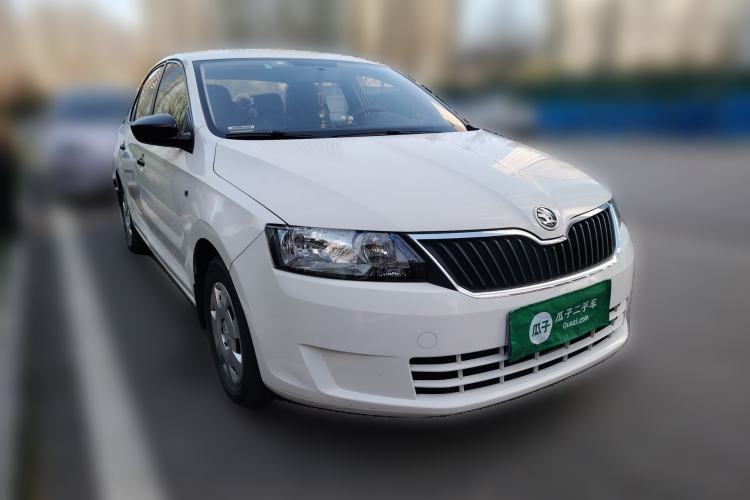 Used Skoda Rapid 2016 1.4L Manual Front-Wheel Drive Model Front Right 45 Deg