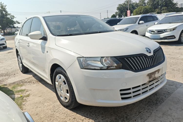 Used Skoda Rapid 2016 1.4L Manual Front-Wheel Drive Model Front Right 45 Deg