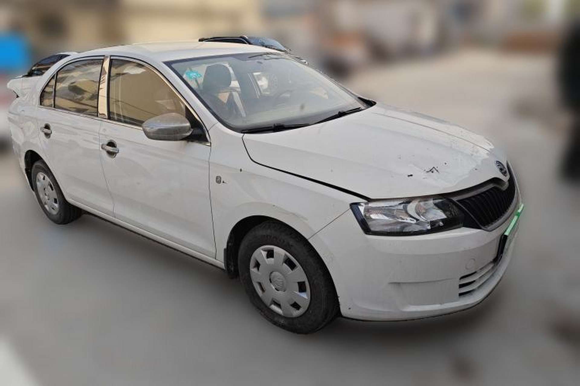 Used Skoda Rapid 2016 1.6L Manual Front-Wheel-Drive Version Front Right 45 Deg