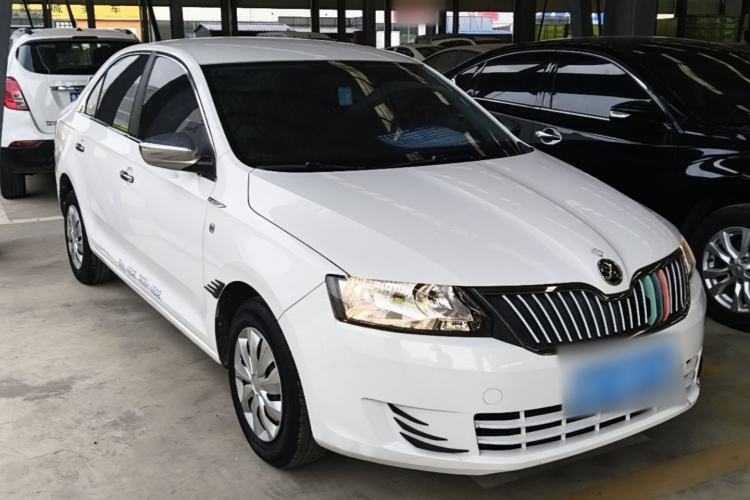 Used Skoda Rapid 2016 1.6L Manual Front-Wheel-Drive Version Front Right 45 Deg