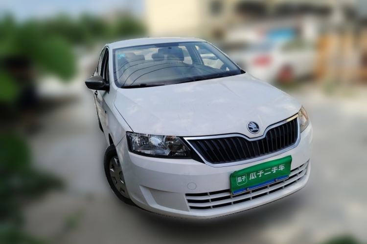 Used Skoda Rapid 2016 1.6L Manual Front-Wheel-Drive Version Front Right 45 Deg